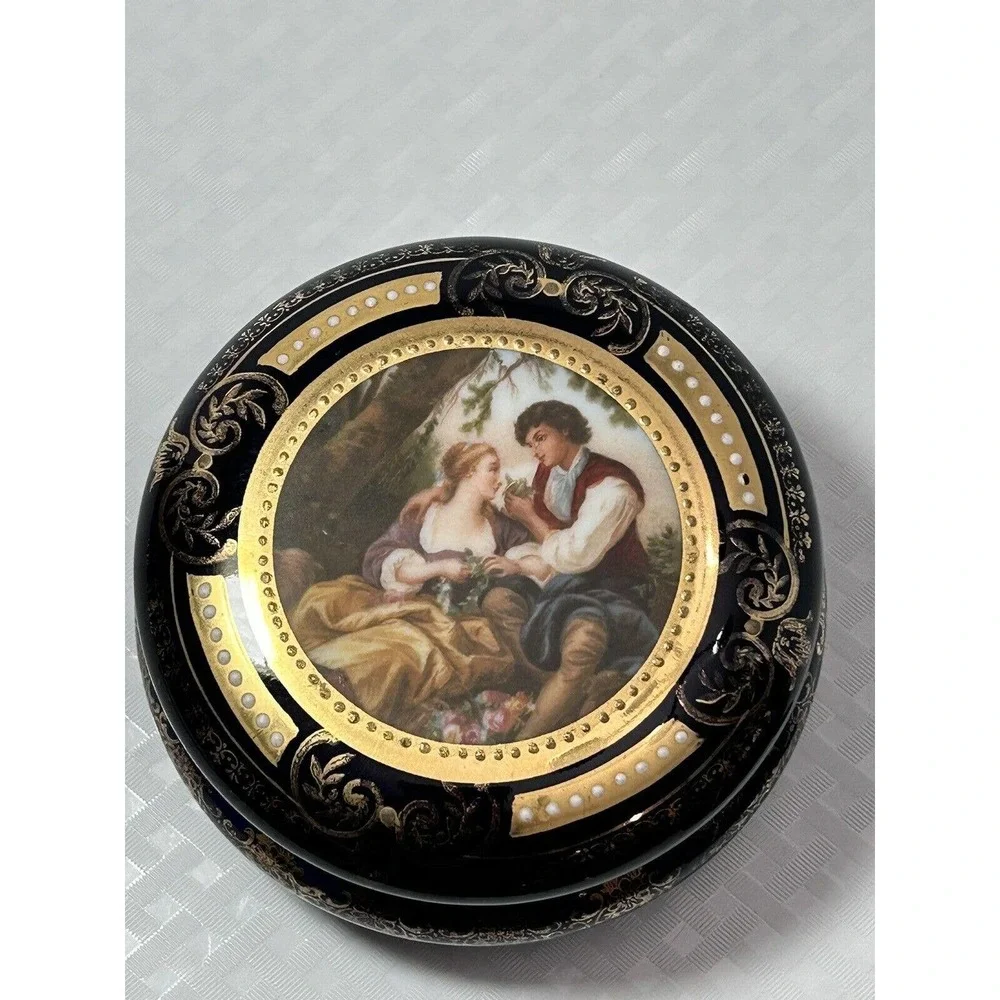 Czechoslovakia‎ Trinket Dish With Cover